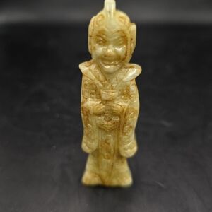 Chinese carved jade figurine
